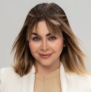 Niloufar Nell Hajiha | نیلوفر (نل) حاجی ها Niloufar Nell Hajiha